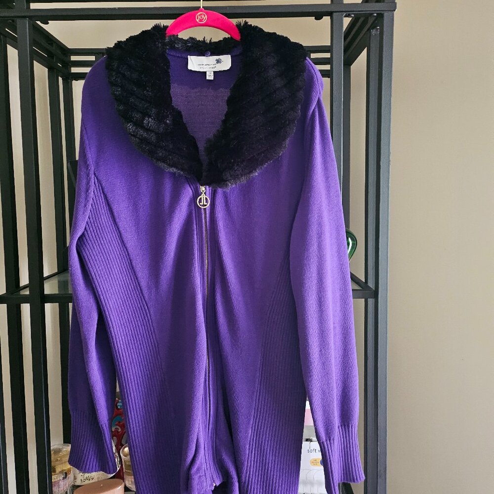 LIZ LANGE CARDIGAN PURPLE WITH BLACK FAUX DETACHABLE COLLAR SIZE 1X.